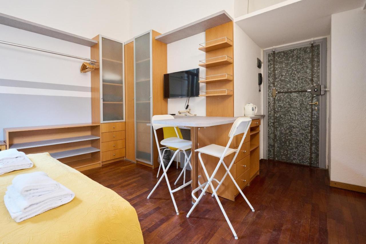 Artist Nadia'S Apartment In Porta Vercellina ミラノ エクステリア 写真