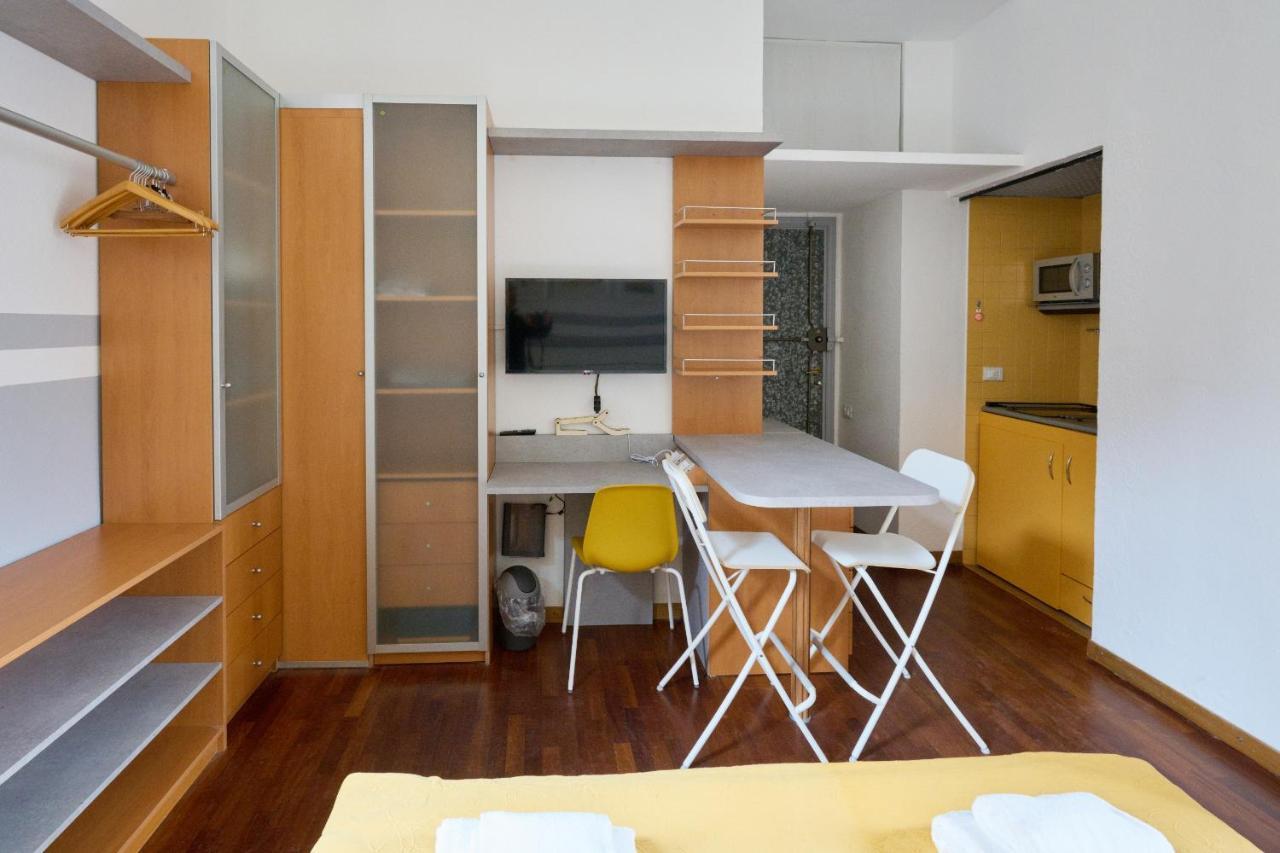 Artist Nadia'S Apartment In Porta Vercellina ミラノ エクステリア 写真