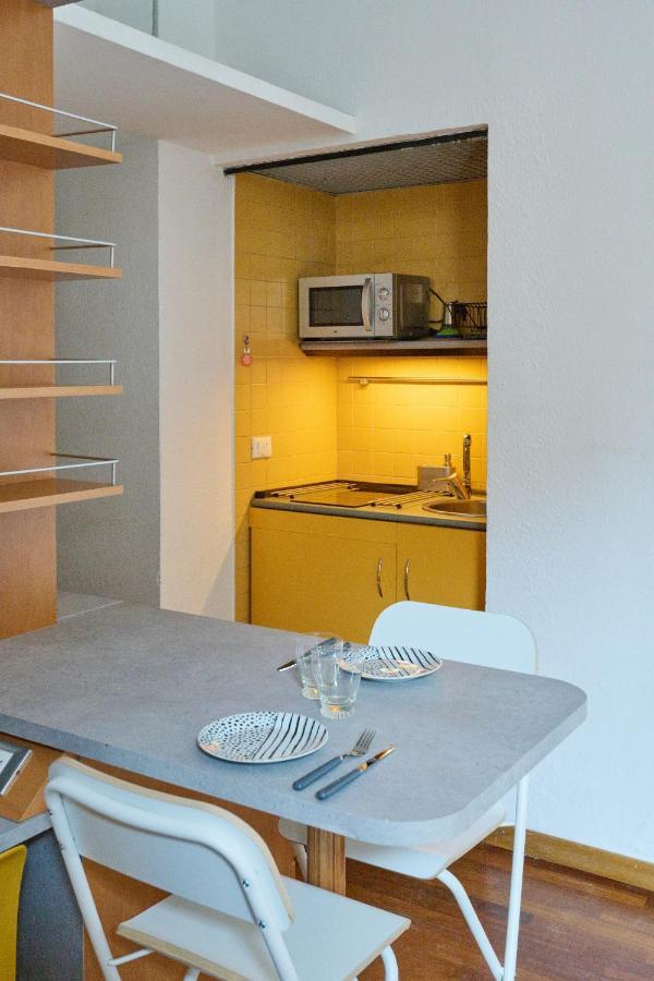 Artist Nadia'S Apartment In Porta Vercellina ミラノ エクステリア 写真